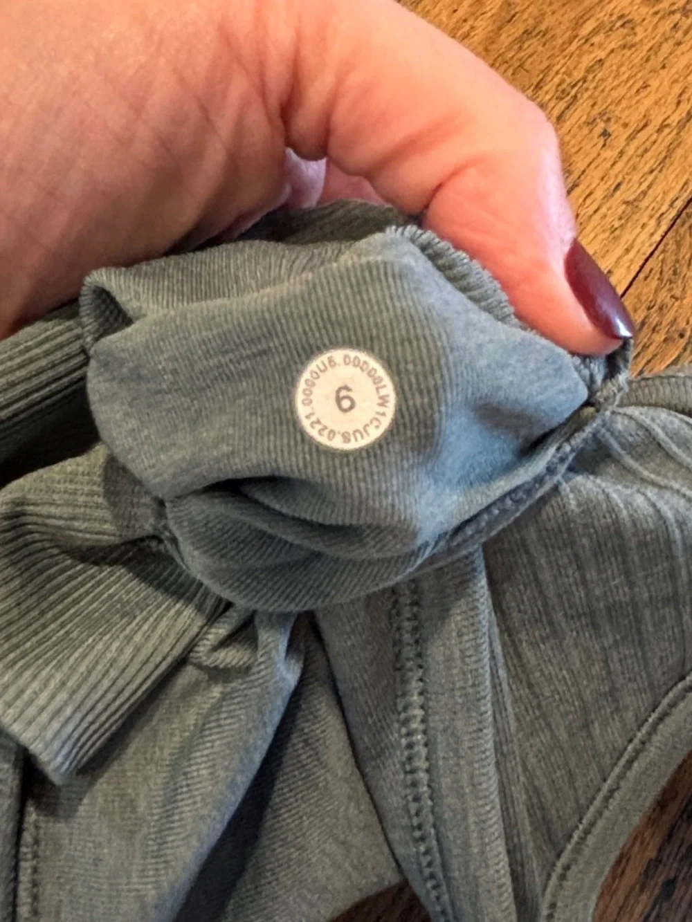 LULULEMON Green Cropped Racerback Tank Top – Size 6 – Ribbed - Picture 4 of 7